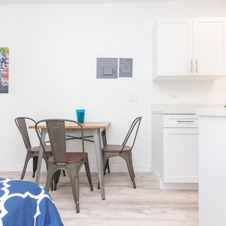 Ocean Drive Deco Apt W/2 Queen Beds, Steps 2 Beach マイアミビーチ エクステリア 写真