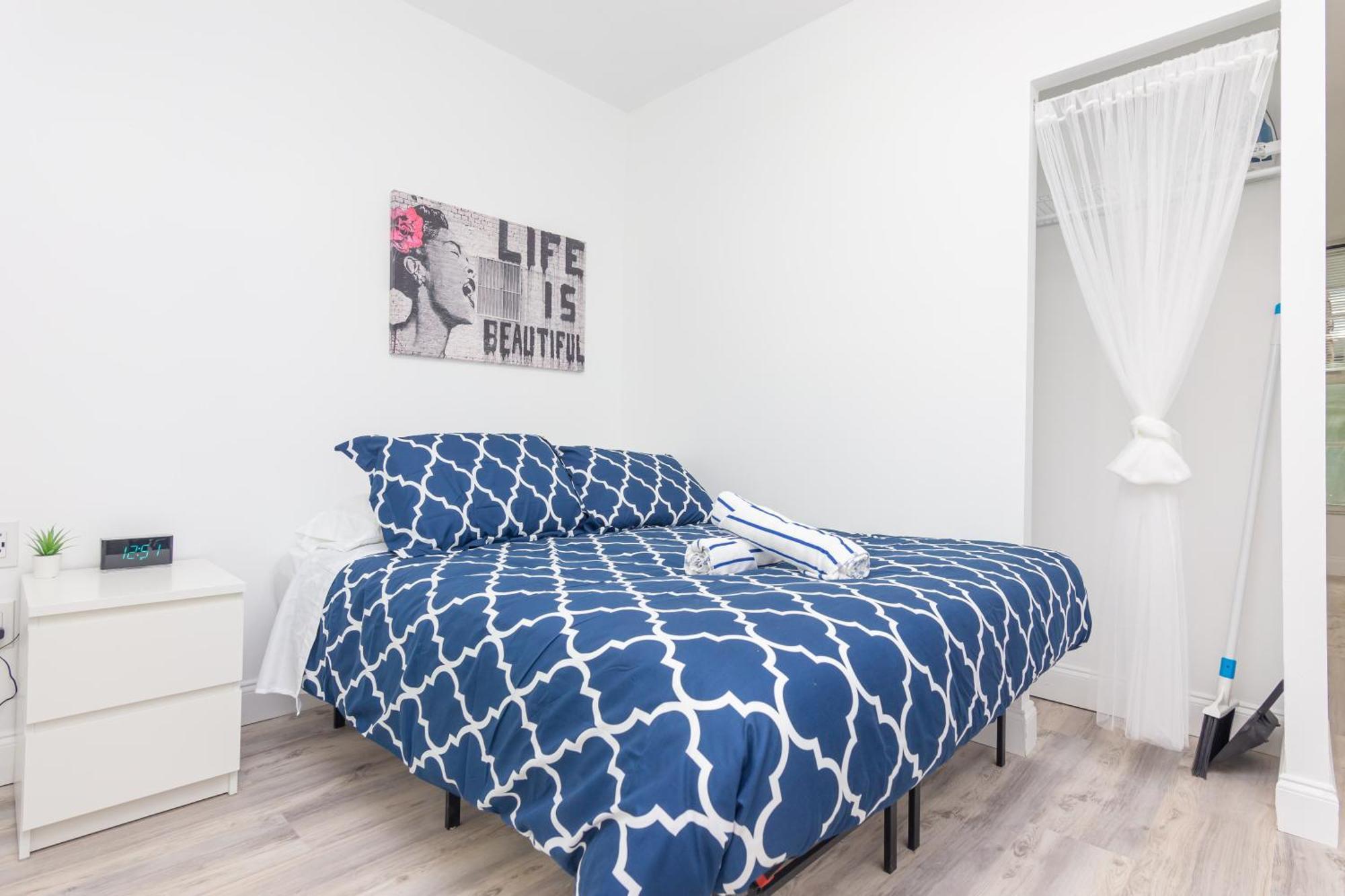 Ocean Drive Deco Apt W/2 Queen Beds, Steps 2 Beach マイアミビーチ エクステリア 写真