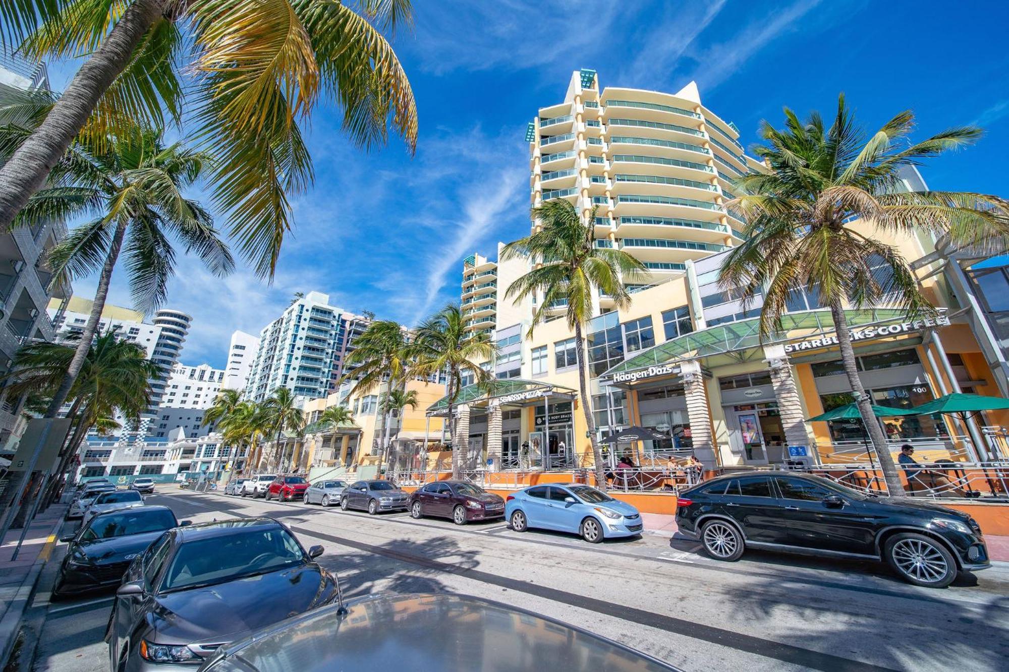 Ocean Drive Deco Apt W/2 Queen Beds, Steps 2 Beach マイアミビーチ エクステリア 写真