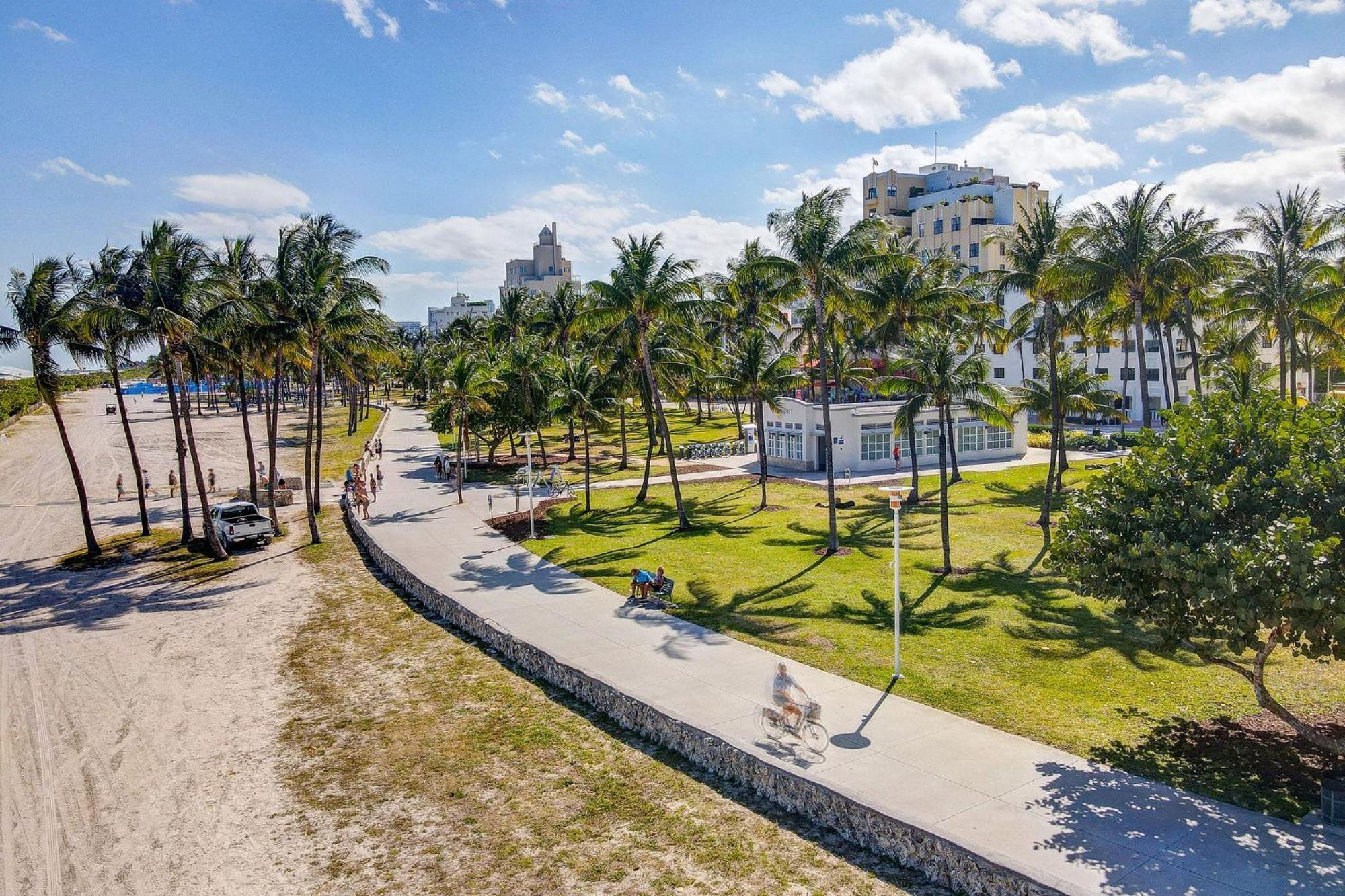 Ocean Drive Deco Apt W/2 Queen Beds, Steps 2 Beach マイアミビーチ エクステリア 写真