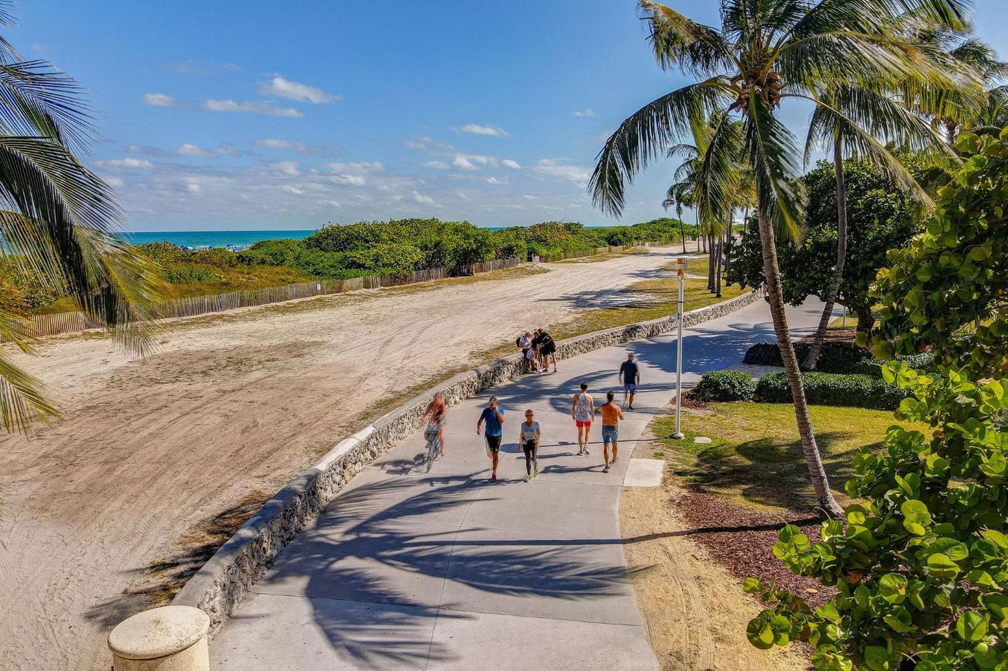 Ocean Drive Deco Apt W/2 Queen Beds, Steps 2 Beach マイアミビーチ エクステリア 写真
