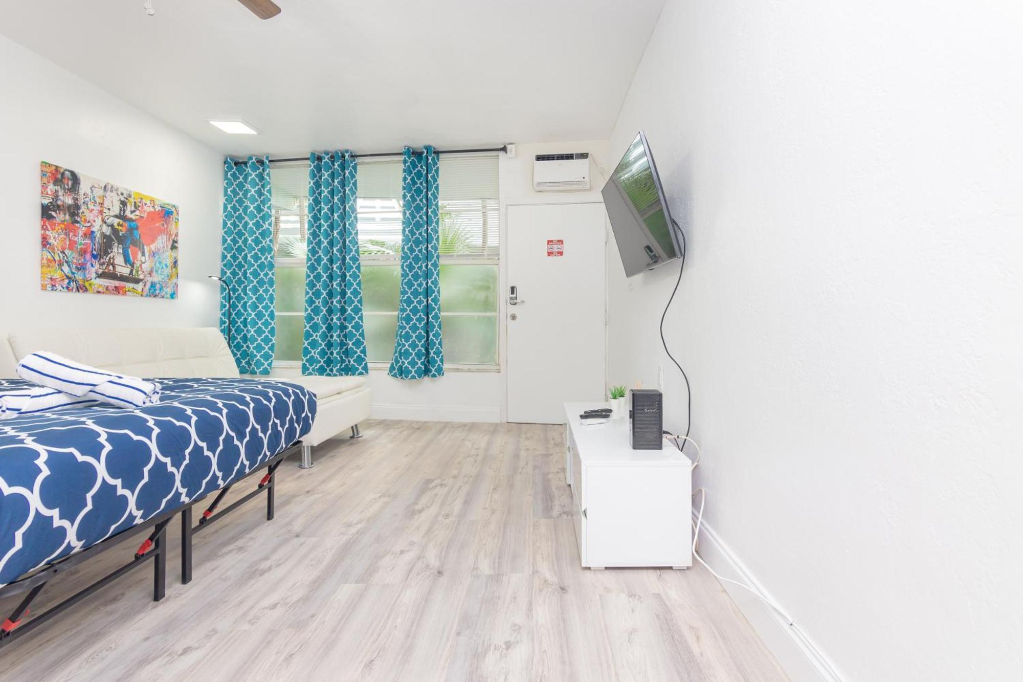 Ocean Drive Deco Apt W/2 Queen Beds, Steps 2 Beach マイアミビーチ エクステリア 写真