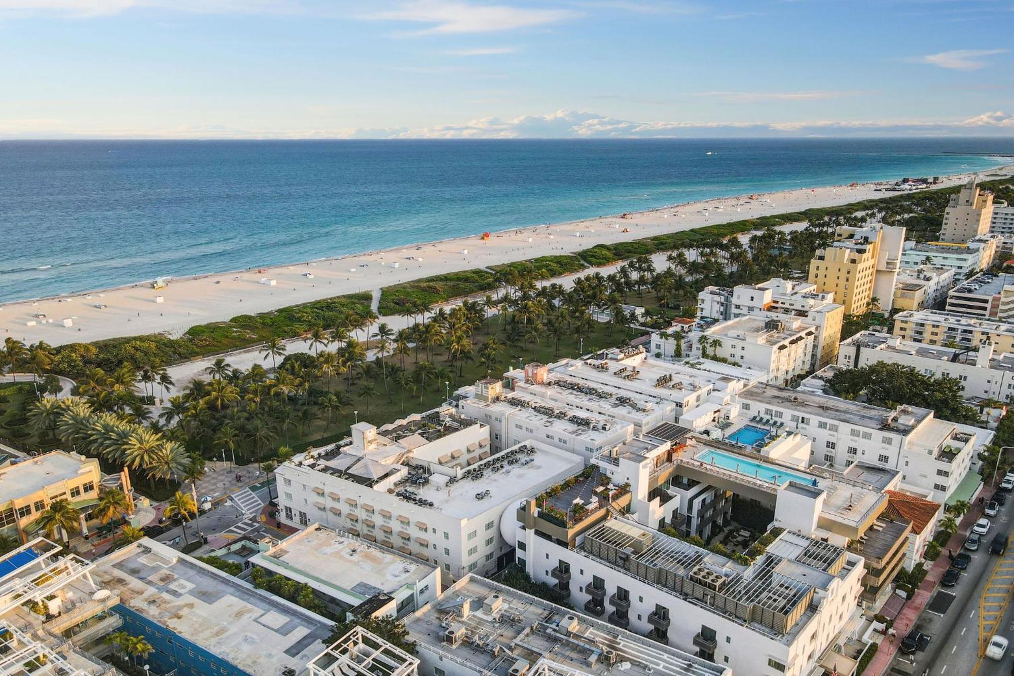 Ocean Drive Deco Apt W/2 Queen Beds, Steps 2 Beach マイアミビーチ エクステリア 写真