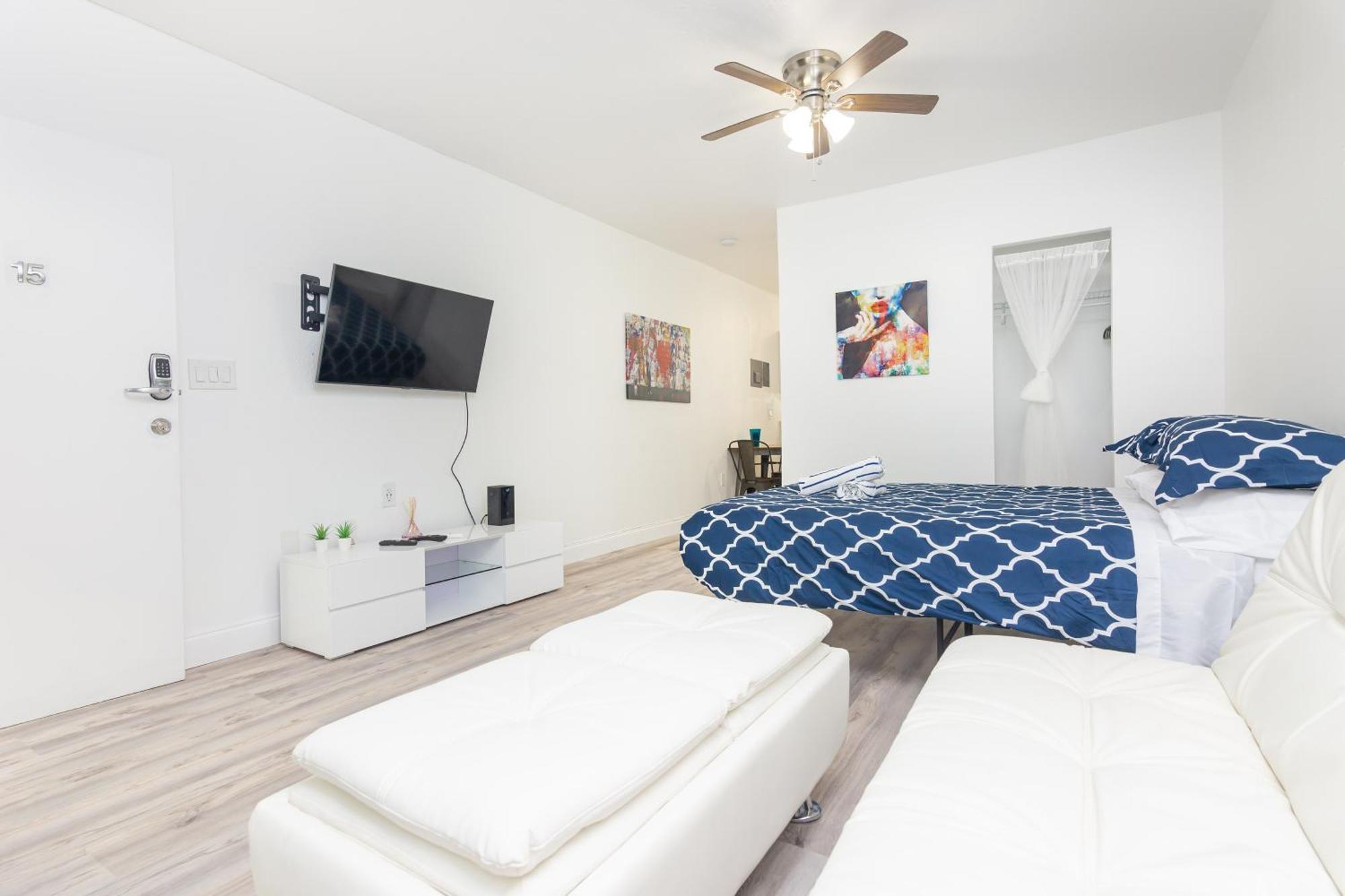Ocean Drive Deco Apt W/2 Queen Beds, Steps 2 Beach マイアミビーチ エクステリア 写真