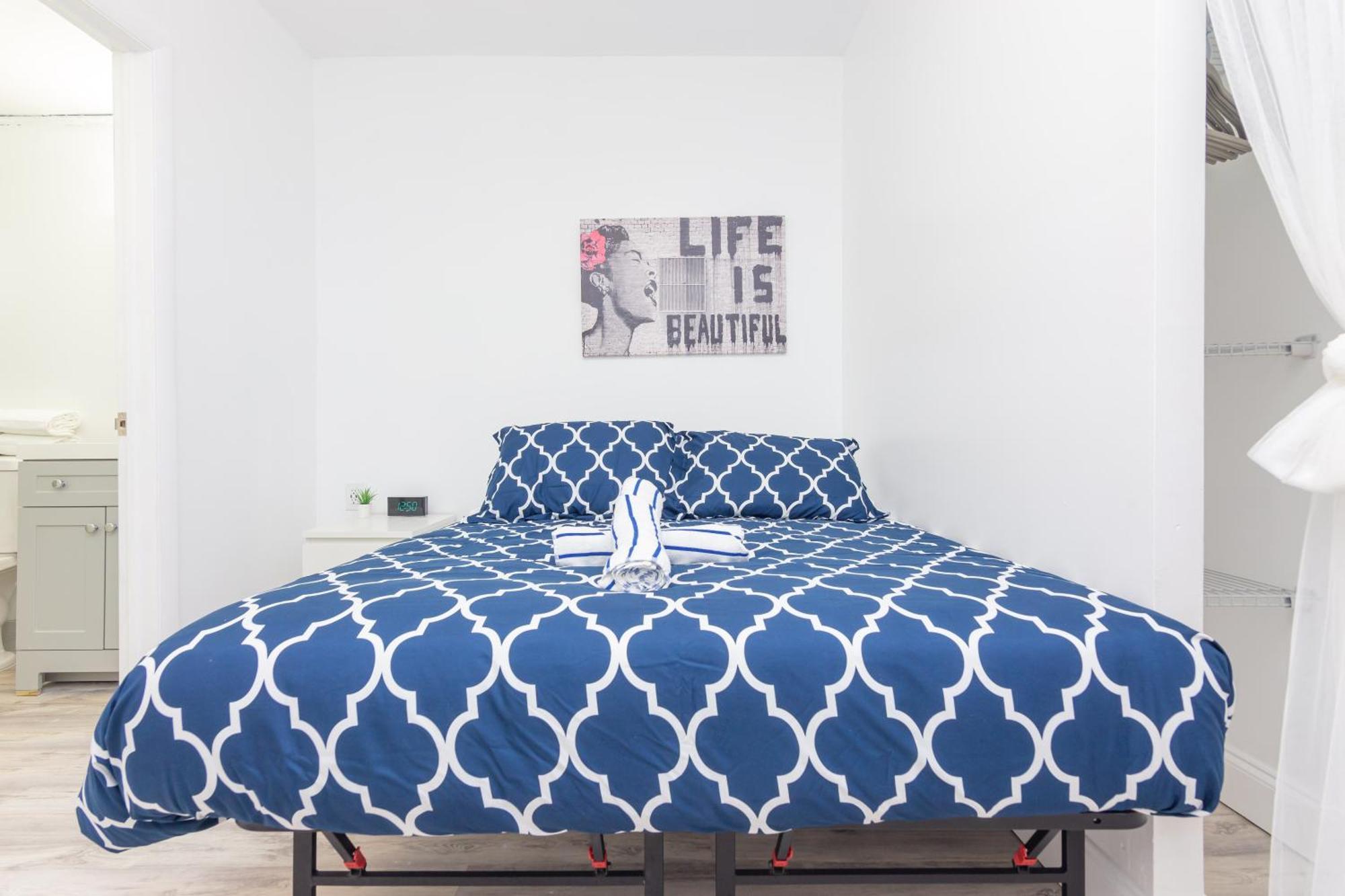 Ocean Drive Deco Apt W/2 Queen Beds, Steps 2 Beach マイアミビーチ エクステリア 写真
