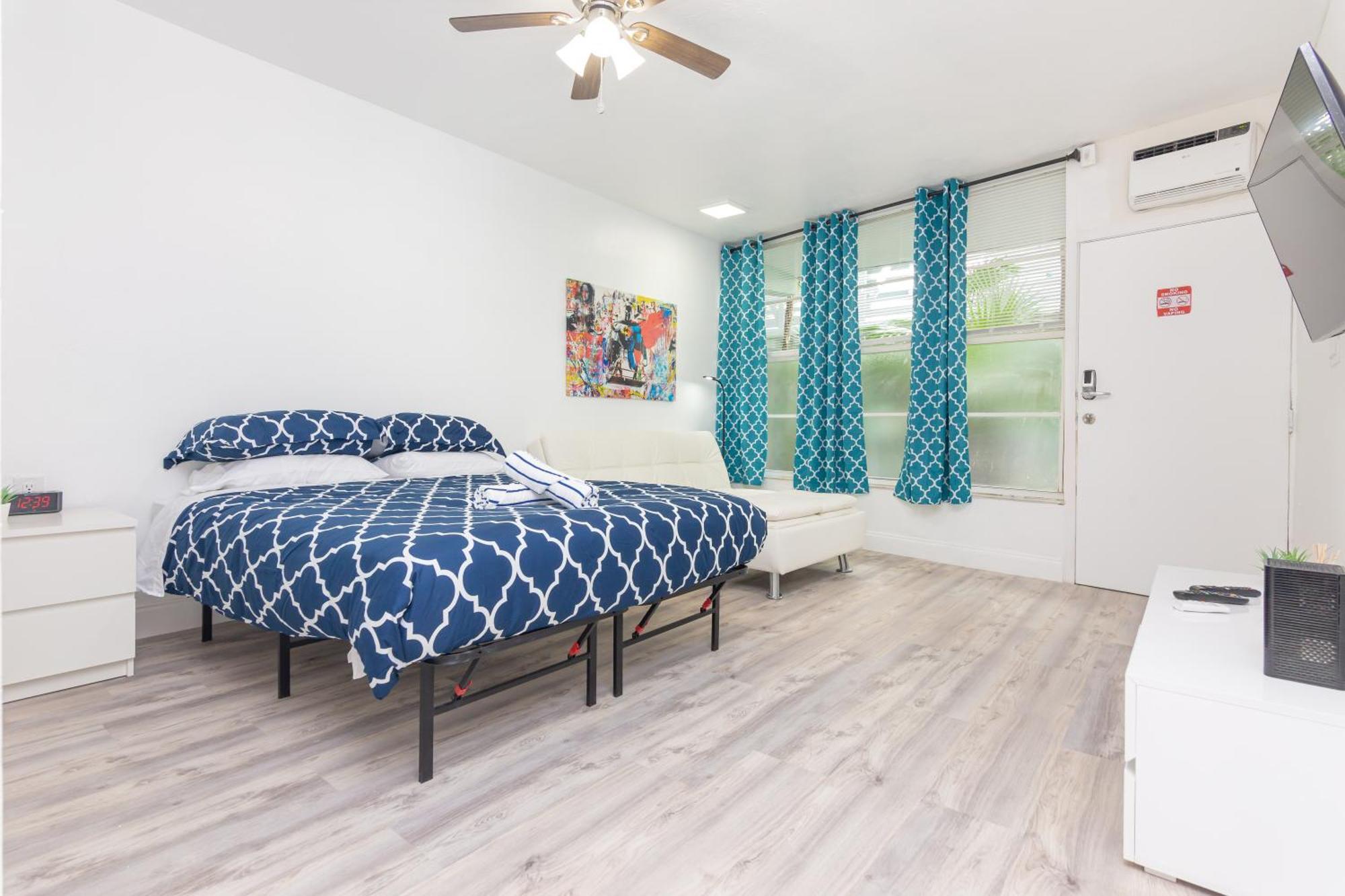 Ocean Drive Deco Apt W/2 Queen Beds, Steps 2 Beach マイアミビーチ エクステリア 写真