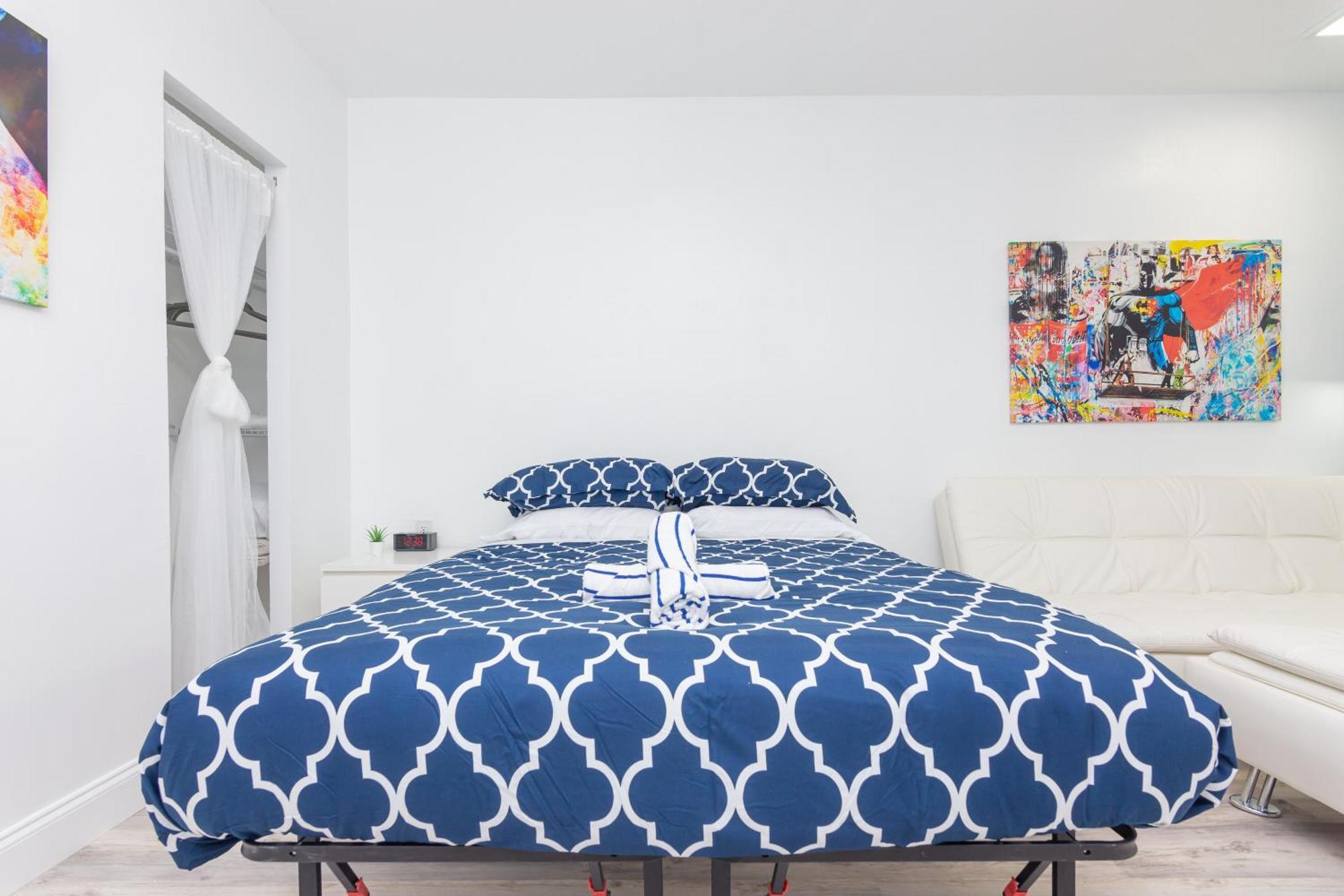 Ocean Drive Deco Apt W/2 Queen Beds, Steps 2 Beach マイアミビーチ エクステリア 写真
