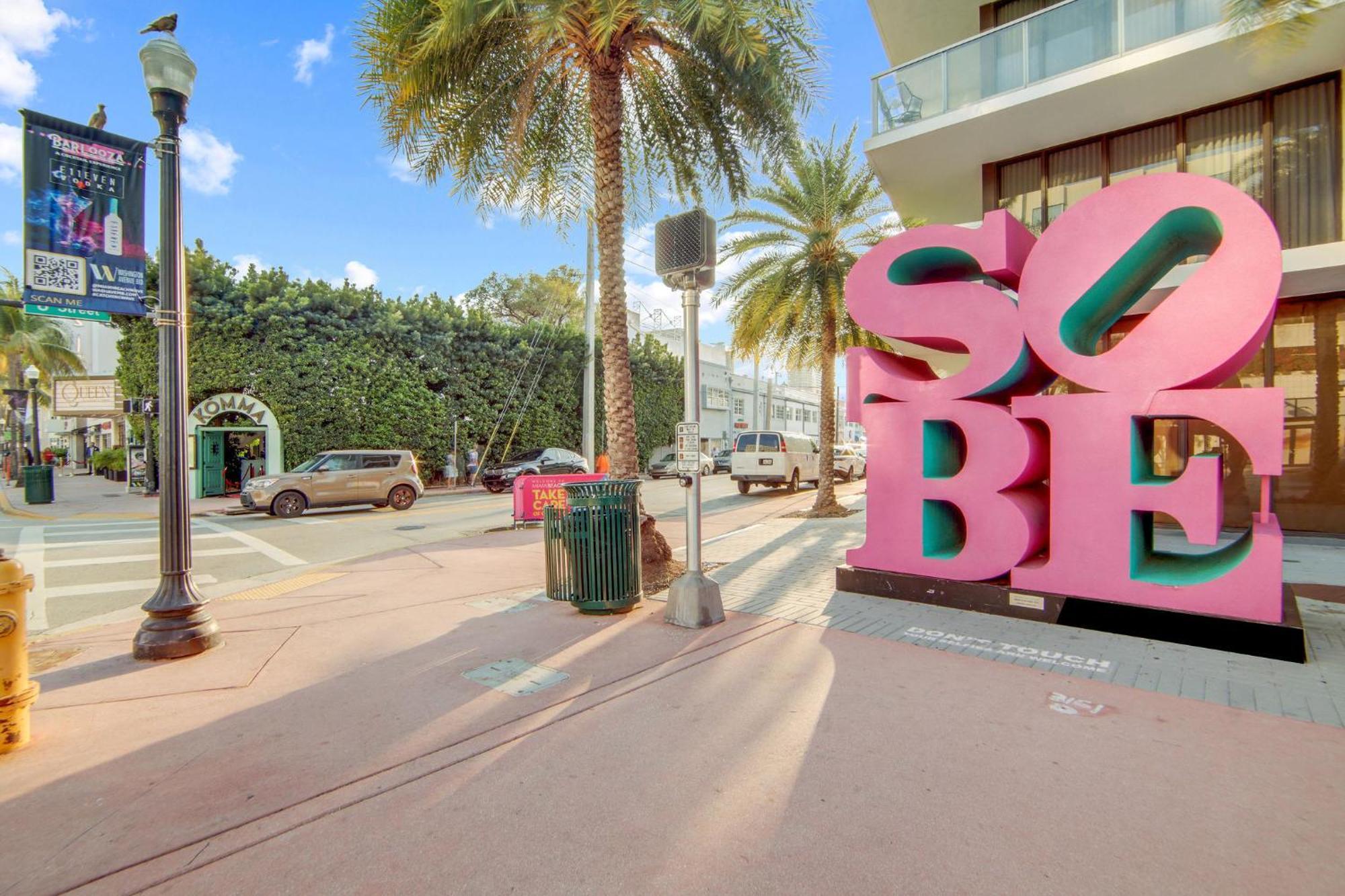 Ocean Drive Deco Apt W/2 Queen Beds, Steps 2 Beach マイアミビーチ エクステリア 写真