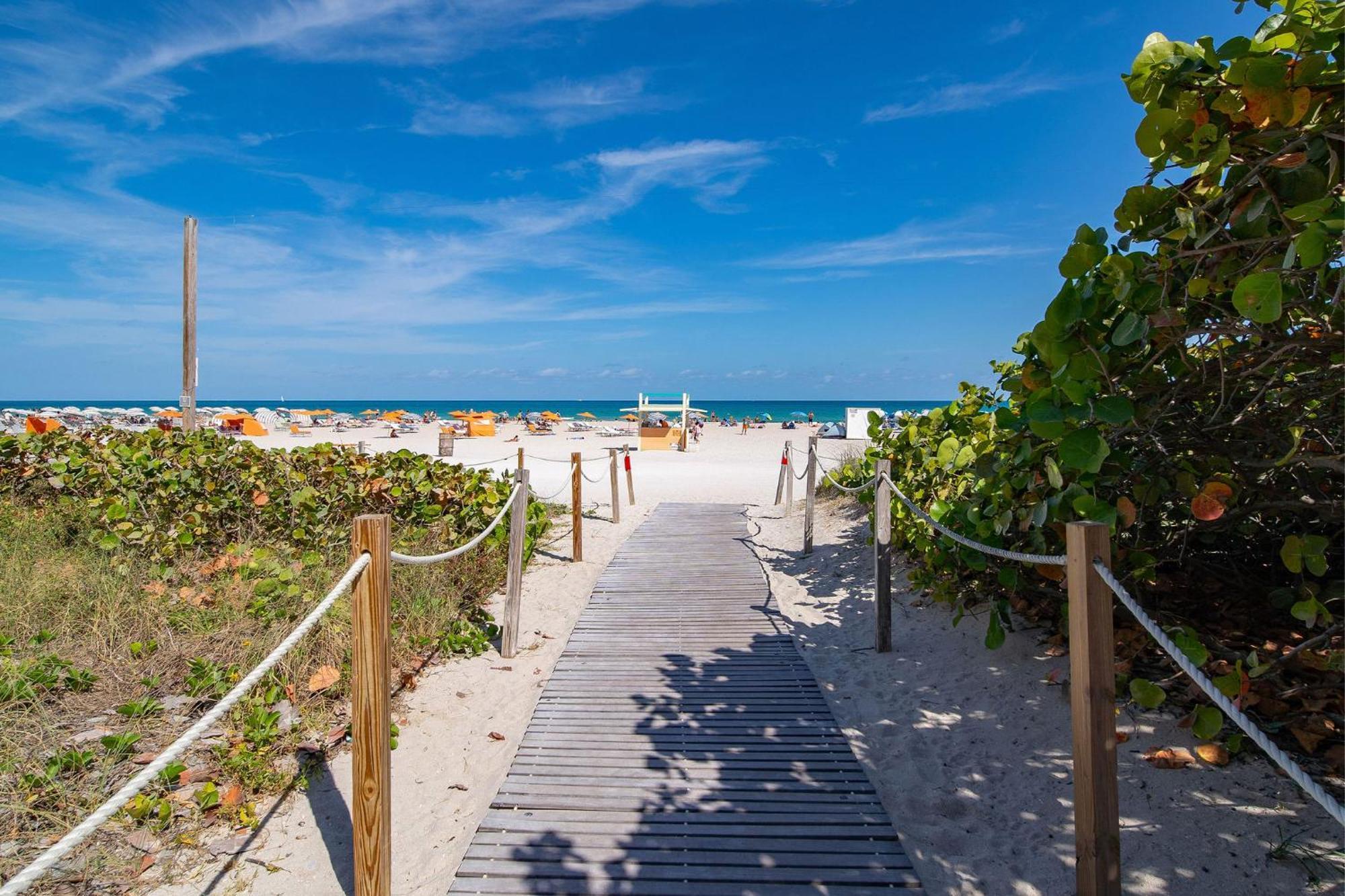 Ocean Drive Deco Apt W/2 Queen Beds, Steps 2 Beach マイアミビーチ エクステリア 写真