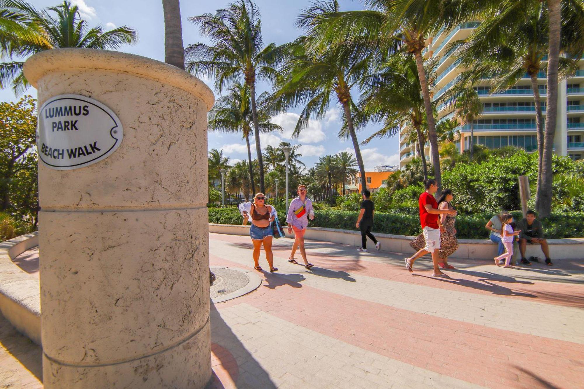 Ocean Drive Deco Apt W/2 Queen Beds, Steps 2 Beach マイアミビーチ エクステリア 写真